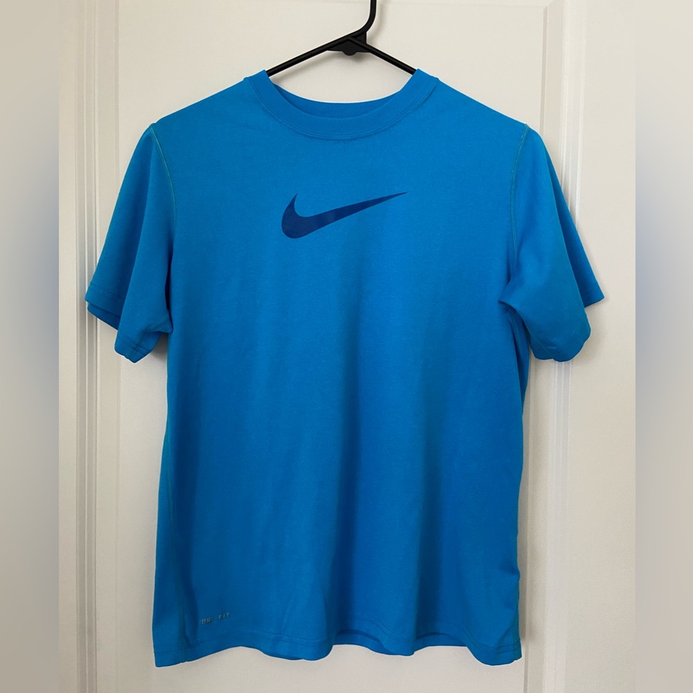 Boys L Nike Dri-Fit shirt